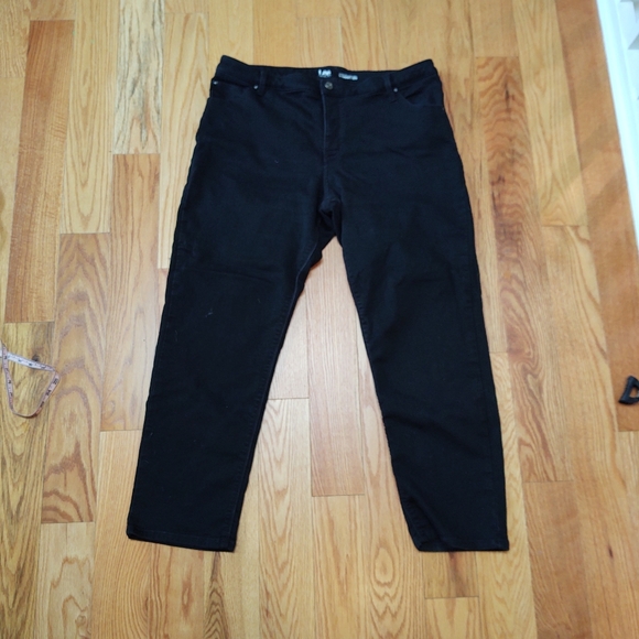 π$5 Sale - Lee Classic Fit straight leg jeans